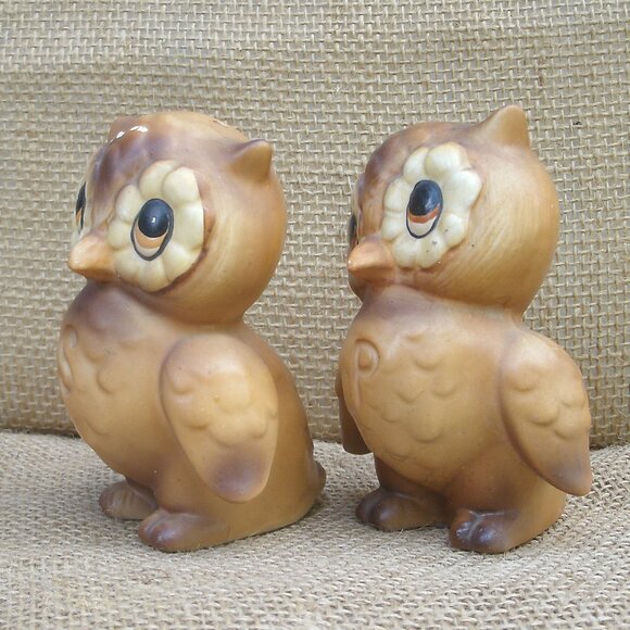 Vintage Josef Originals Porcelain Owl Salt & Pepper Shakers - Picture 8 of 16
